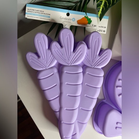Easter Silicone Cake Molds Bakeware, Set of 2 : Bunny Rabbit and Carrots - NWT - Picture 4 of 8
